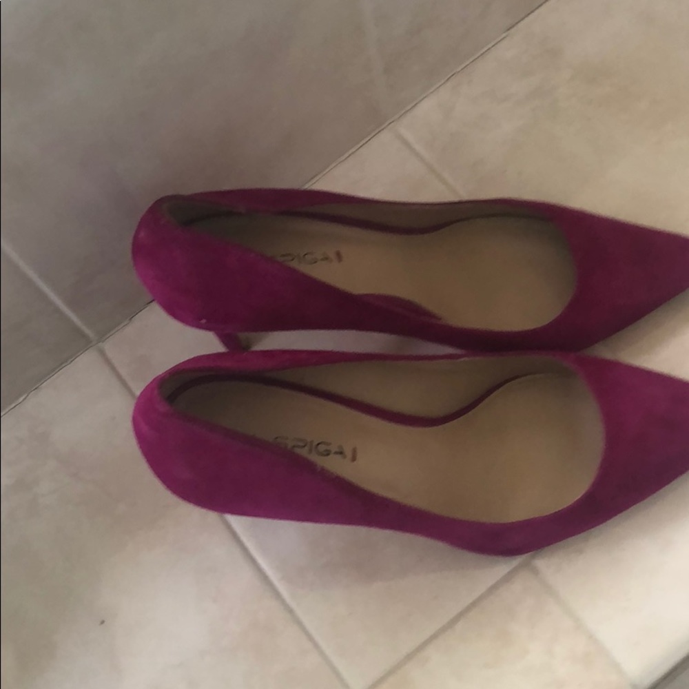 Hot pink suede Via Spiga pumps